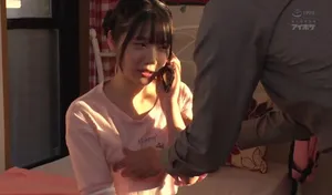 Bố dượng phát hiện nàng nhỏ riêng của vợ là diễn viên jav